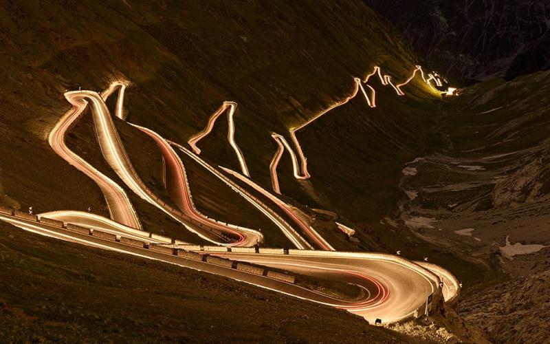 Strada del Passo dello Stelvio di notte