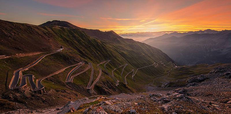 Sorgere del sole al Passo dello Stelvio - © Dane Vetter