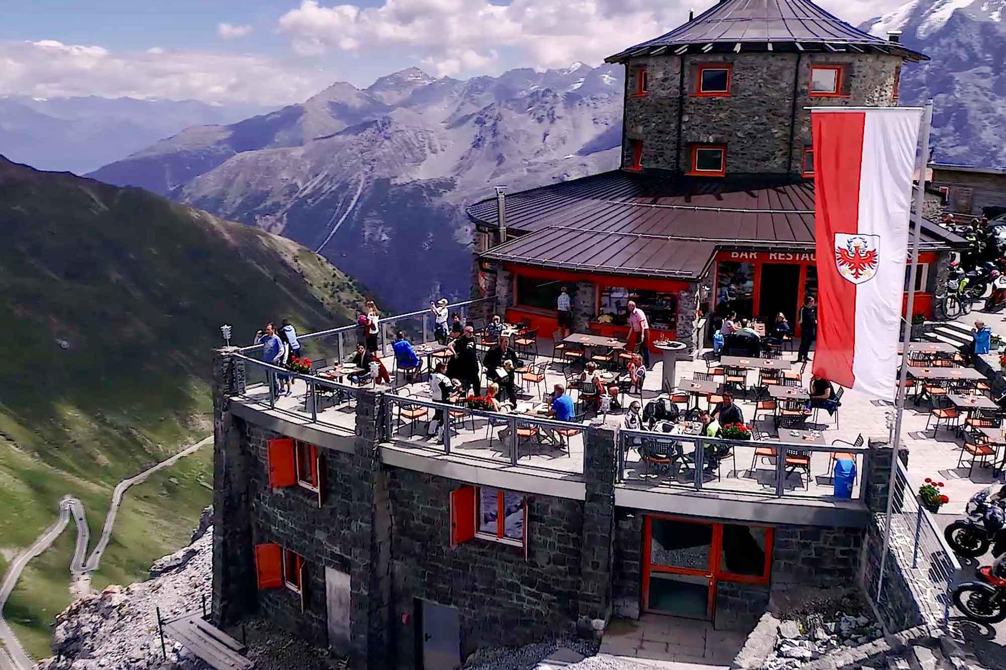 Ripresa con drone del Rifugio Tibet – Passo dello Stelvio