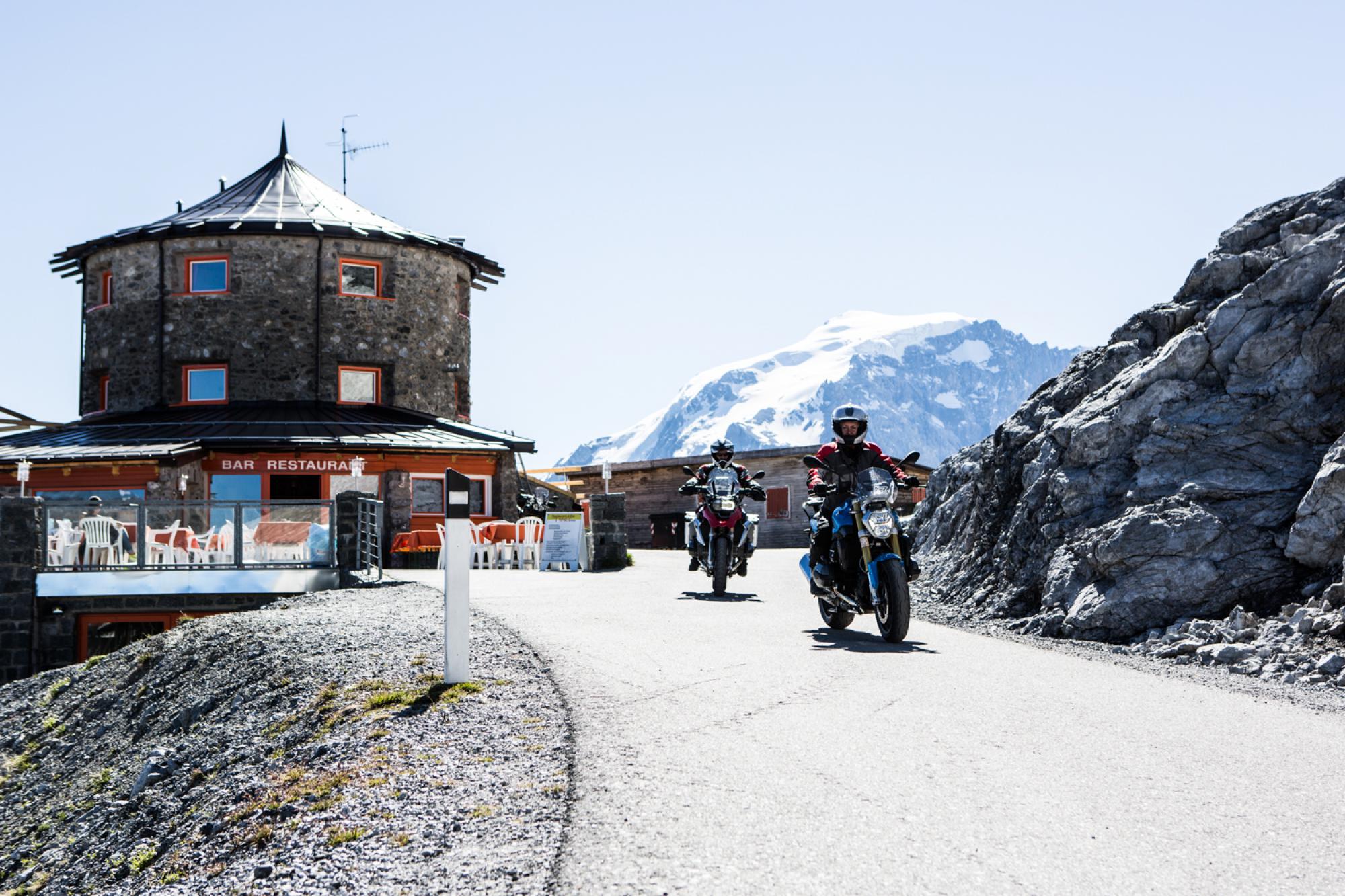 Motorbike tour on the Stelvio Pass - Alpine Hotel Tibet Hut